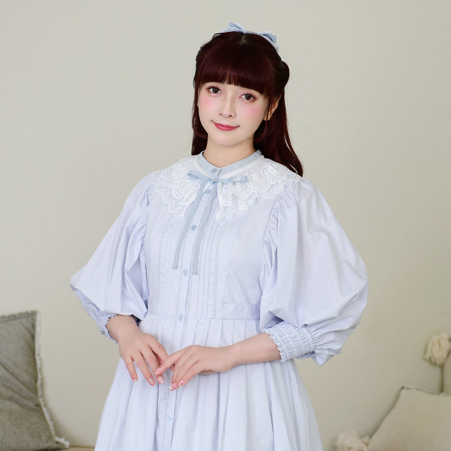 Lace collar voluminous sleeve dress