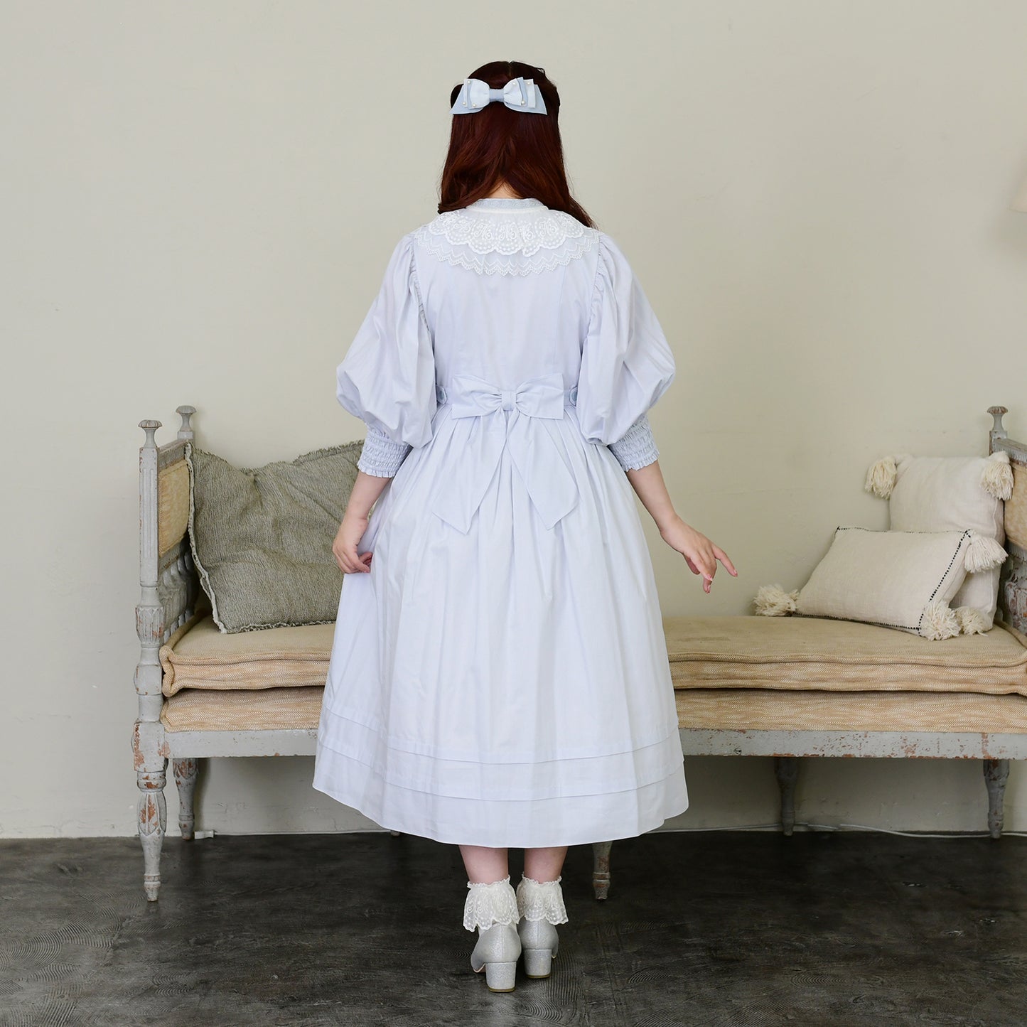 Lace collar voluminous sleeve dress