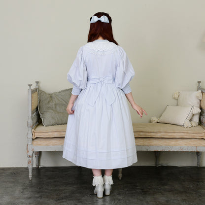 Lace collar voluminous sleeve dress