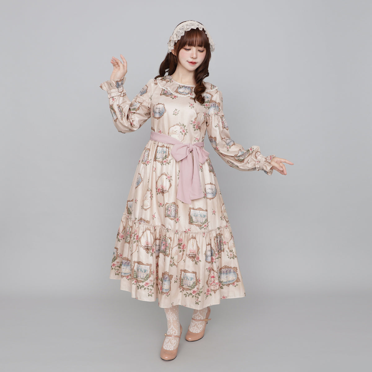 Cat in frame frill collar dress