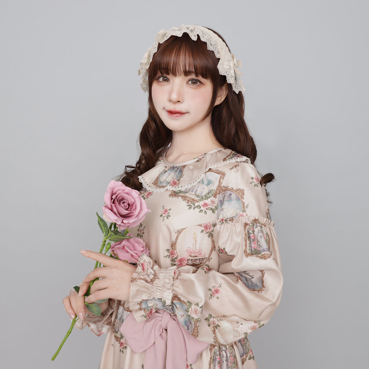 Cat in frame frill collar dress