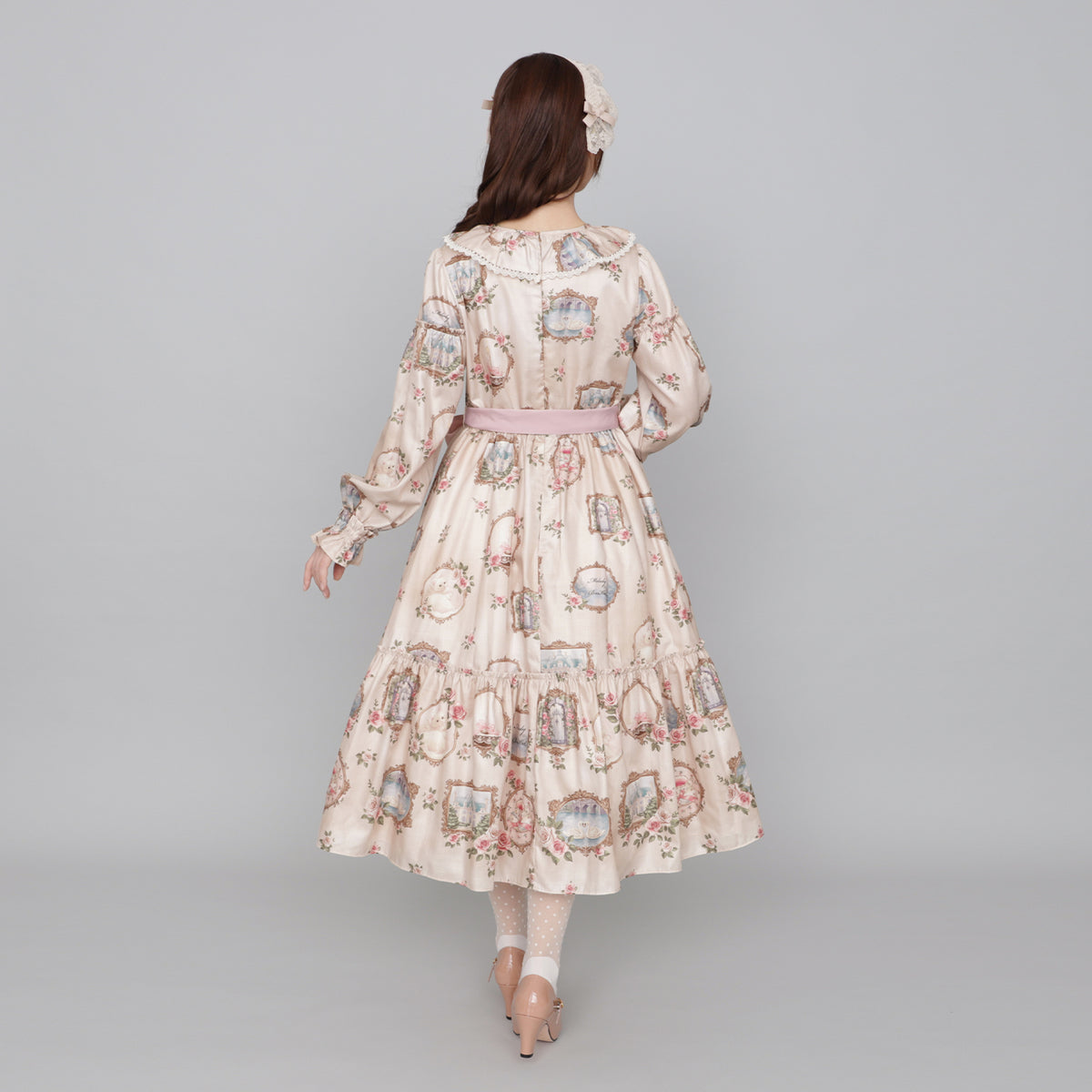 Cat in frame frill collar dress