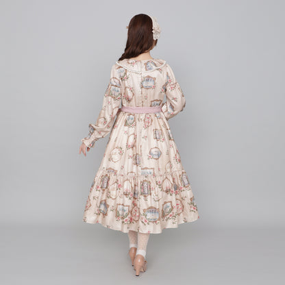 Cat in frame frill collar dress