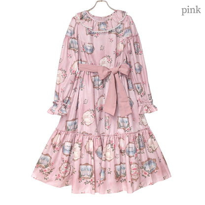 Cat in frame frill collar dress