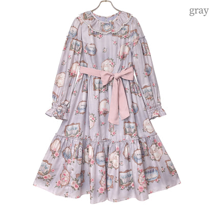 Cat in frame frill collar dress