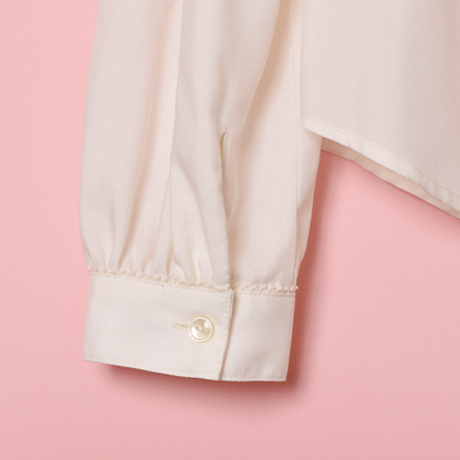 ロゴ刺繍リボンタイブラウス