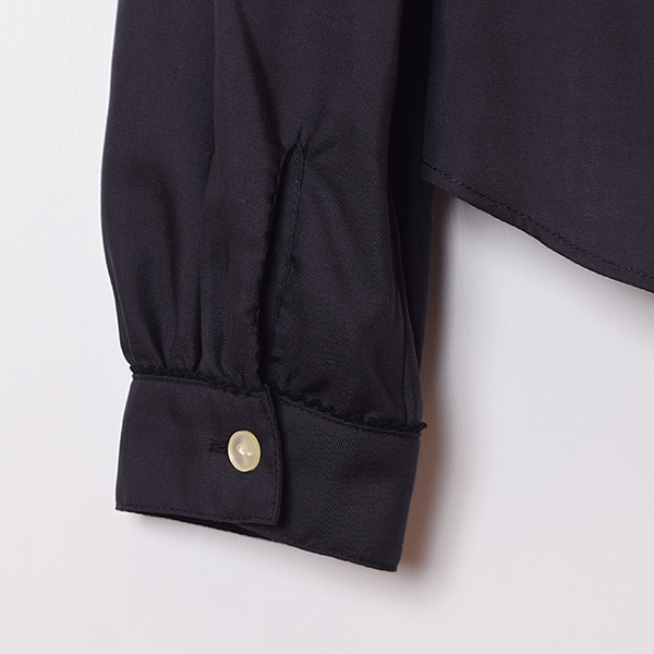 ロゴ刺繍リボンタイブラウス