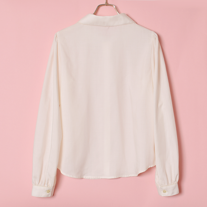 ロゴ刺繍リボンタイブラウス