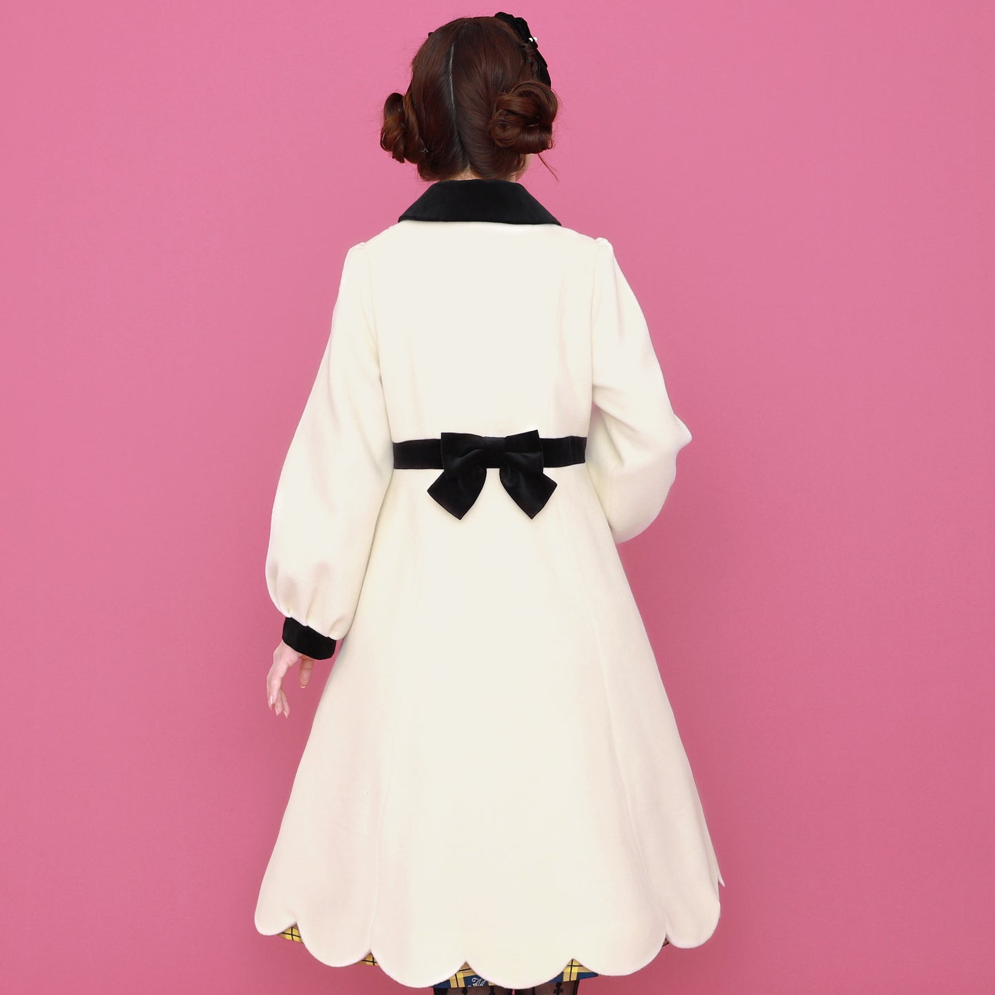 モノトーンスカラップコート