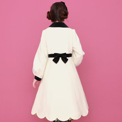 モノトーンスカラップコート