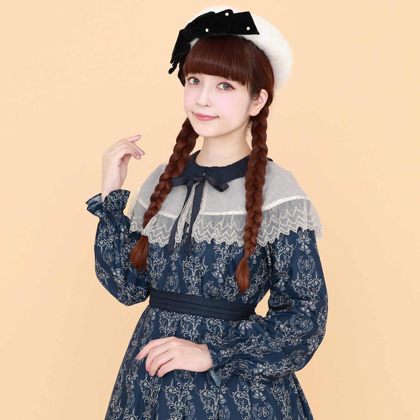 Blessing bell ケープ付きワンピース